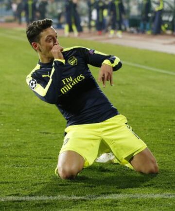 Ozil gave Arsenal victory with this wonder goal against Ludogorets in the Champions League