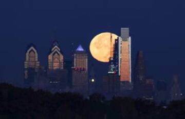 La superluna en Filadelfia, Estados Unidos.