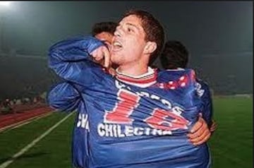 Fue uno de los grandes delanteros del fútbol chileno en la década de los '90.