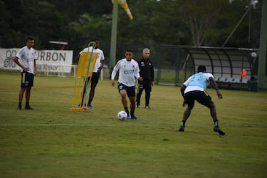 La Selección Colombia entrenó en Atibaia con la mira puesta en el duelo del jueves ante Brasil por Eliminatorias.