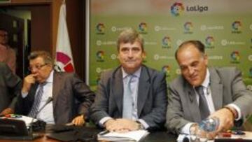 Miguel Cardenal y Javier Tebas en la Asamblea Extraordinaria de La Liga.