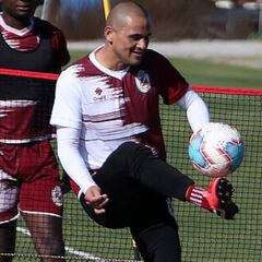 La marca goleadora que 'Chupete' Suazo busca alcanzar en Primera