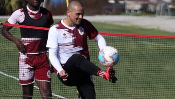 La marca goleadora que 'Chupete' Suazo busca alcanzar en Primera