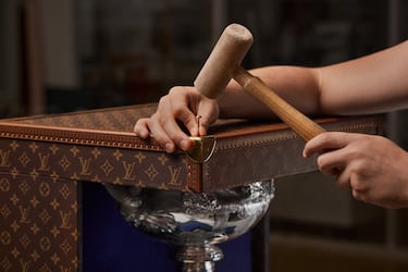 Así es la exclusiva y emblemática maleta de Louis Vuitton en la que se custodiaba el trofeo de Alcaraz