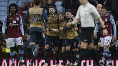 Arsenal de Alexis mete presión a Leicester tras ganar de visita