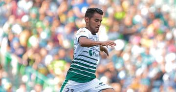 'Gallito' Vázquez fue una pieza fundamental en el título que el Chiverío levantó en el Clausura 2017. En un movimiento inexplicable, el jugdor mundialista fue vendido a Santos Laguna en noviembre del mismo año. Para el Clausura 2020 volverá a vestir la playera rojiblanca.