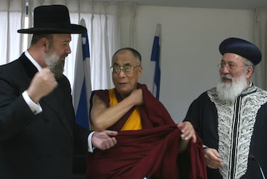 Shlomo Amar, Gran Rabino Sefardí de Israel y el Rishon LeZion desde que fue elegido en 2003, y Yona Metzger, rabino ortodoxo israelí.