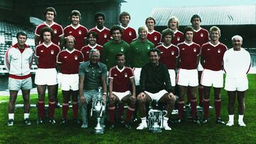 Artífices del éxito. Peter Taylor (sentado a la izquierda) y Brian Clough (sentado a la derecha).