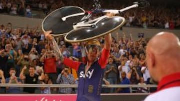 Sir Bradley Wiggins celebra la conquista del R&eacute;cord de la Hora en junio.