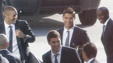 <b>FÚTBOL </b>Los jugadores del Real Madrid en el aeropuerto.