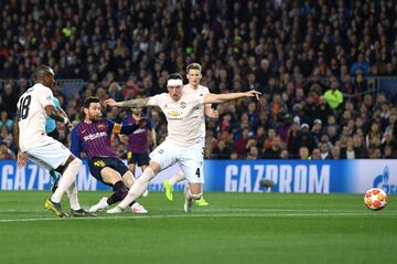 2-0. Leo Messi marcó el segundo gol tras un fallo  de David de Gea. El chut, bastante flojo y centrado del argentino, se le cuela por debajo del cuerpo al portero español del United.