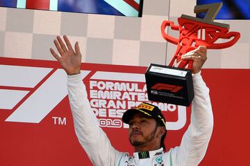 Lewis Hamilton celebrando su victoria en el GP de España 