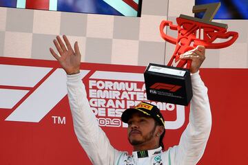Lewis Hamilton celebrando su victoria en el GP de España