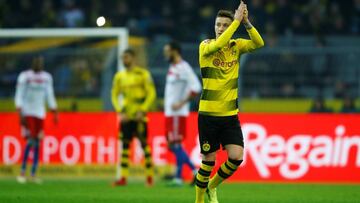 Soccer Football - Bundesliga - Borussia Dortmund vs Hamburger SV - Signal Iduna Park, Dortmund, Germany - February 10, 2018   Borussia Dortmund&rsquo;s Marco Reus applauds fans as he is substituted off      REUTERS/Leon Kuegeler    DFL RULES TO LIMIT THE 