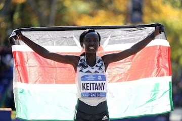 Mary Keitany celebra su cuarta victoria en Nueva York.