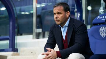 VALENCIA, SPAIN - JANUARY 29: Javier Calleja, Manager of Levante UD looks on from the bench prior to the LaLiga SmartBank match between Levante UD and Burgos CF at Ciutat de Valencia on January 29, 2023 in Valencia, Spain. (Photo by Manuel Queimadelos/Quality Sport Images/Getty Images)