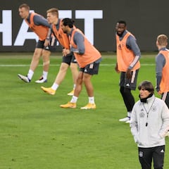 Una Mannschaft minimizada prueba ante República Checa