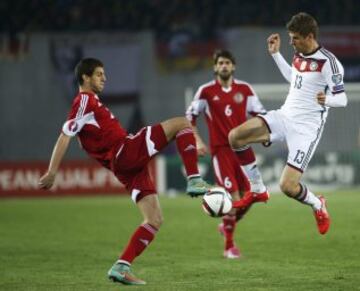 Lasha Dvali con Thomas Müller.