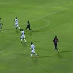 El absurdo gol en contra que hizo sufrir a Lampe y Ponce