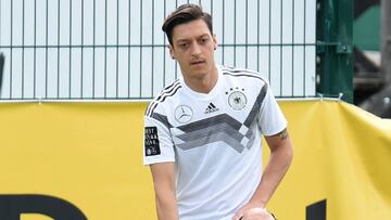 Özil lleva días sin entrenarse, aunque su participación en el Mundial no corre peligro.