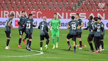 El once del Rayo, en el calentamiento previo a un partido.