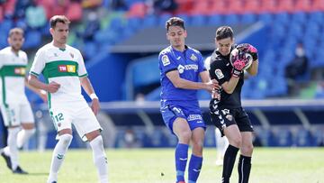 GETAFE, SPAIN - MARCH 21: Edgar Badia of Elche CF makes a save from Enes Unal of Getafe during the La Liga Santander match between Getafe CF and Elche CF at Coliseum Alfonso Perez on March 21, 2021 in Getafe, Spain. Sporting stadiums around the UK remain