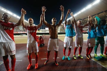 Monaco's players celebrate after beating PSG.