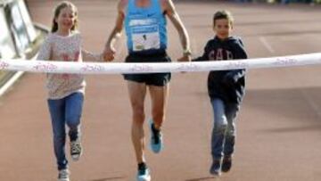 Chema Martínez, al ganar la Media Maratón de Gijón.