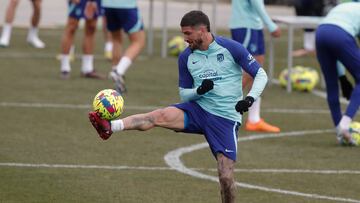 Rodrigo de Paul, en un entrenamiento del Atlético. El Atleti se descompone a la izquierda.