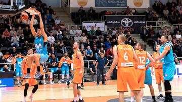 Víctor Arteaga realiza un mate ante el Norrköping Dolphins sueco.