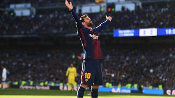 MADRID, SPAIN - DECEMBER 23: Lionel Messi of Barcelona celebrates after scoring his sides second goal during the La Liga match between Real Madrid and Barcelona at Estadio Santiago Bernabeu on December 23, 2017 in Madrid, Spain.  (Photo by Denis Doyle/Getty Images)