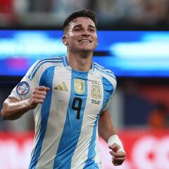 Julián Álvarez va por un nuevo logro colectivo en su carrera