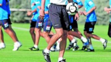 <b>CONVENCIDO. </b>Cuco Ziganda sabe perfectamente cómo plantear el partido del debut ante el Mallorca.