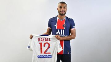 Rafinha, con la camiseta del PSG. 