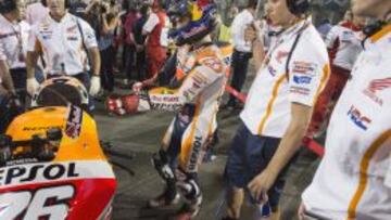 PIE A TIERRA. Pedrosa no puede seguir compitiendo por los problemas en el antebrazo derecho y ha decidido parar e intentar recuperarse.