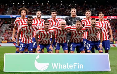 Once inicial del Atlético de Madrid. De pie: Witsel, Hermoso, Morata, Grbic, Giménez y Nahuel Molina. Agachados: Lemar, De Paul, Griezmann, Koke y Carrasco.