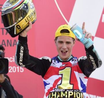 Danny Kent gana su primer campeonato en el Mundial de motociclismo.