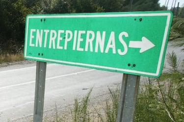 Nombre de una localidad rural chilena en la comuna de Quilleco, en la Región del Biobío. El nombre tan llamativo de "Entrepierna" se debe a la geografía del lugar y un fenómeno de lenguaje popular, teniendo un origen probable en su nombre original: "Entre Piedras".