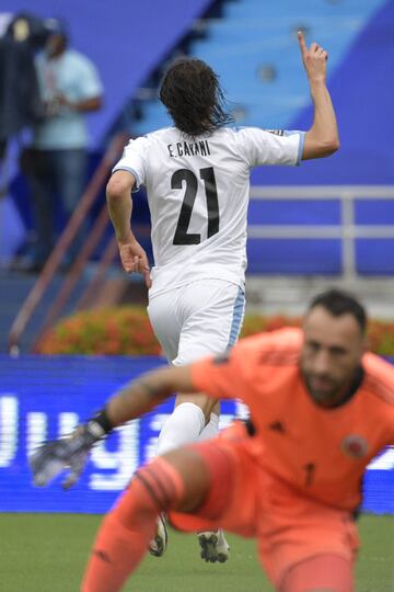 El arquero fue el titular en la Selección Colombia y sufrió los goles de Cavani, Suárez y Núñez 