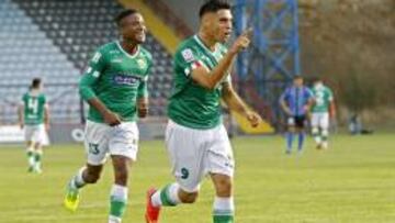 Mora celebra uno de los goles que anot&oacute; ante Huachipato.