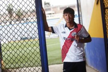 Masakatsu Sawa (Japón). Juega para el Deportivo Municipal de Perú.