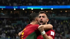 Cristiano Ronaldo y Bruno Fernandes celebran el gol de Portugal.