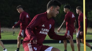 El juvenil mediocampista de River padece un esguince de tobillo y no estar&aacute; entre las opciones del Mu&ntilde;eco para el encuentro de este domingo contra el Taladro.