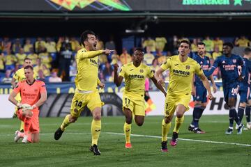 1-0. Manu Trigueros celebró el primer gol.