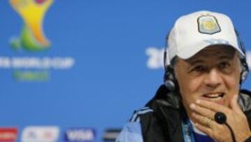 Rueda de prensa del seleccionador argentino Sabella, sin ningún jugador con él.