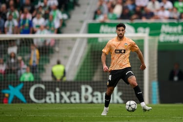 La camiseta del Valencia CF está inspirada en la equipación alternativa que el Valencia CF utilizó a comienzos de los años noventa, concretamente en las temporadas 1990/1991 y 1991/1992.