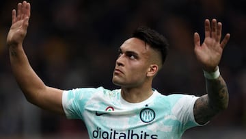 MILAN, ITALY - MARCH 05: Lautaro Martinez of FC Internazionale celebrates after scoring his team's second goal during the Serie A match between FC Internazionale and US Lecce at Stadio Giuseppe Meazza on March 5, 2023 in Milan, Italy. (Photo by sportinfoto/DeFodi Images via Getty Images)