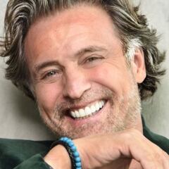 Juan Soler revela que inició una nueva relación con su primera novia