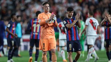 Barcelona's German goalkeeper Marc-Andre ter Stegen (L) and Barcelona's Spanish midfielder Pedri react at the end of the Spanish league football match between Rayo Vallecano de Madrid and FC Barcelona at the Vallecas stadium in Madrid on April 26, 2023. (Photo by Pierre-Philippe MARCOU / AFP)