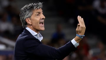 Soccer Football - Champions League - Group D - FC Salzburg v Real Sociedad - Red Bull Arena Salzburg, Salzburg, Austria - October 3, 2023 Real Sociedad coach Imanol Alguacil REUTERS/Leonhard Foeger